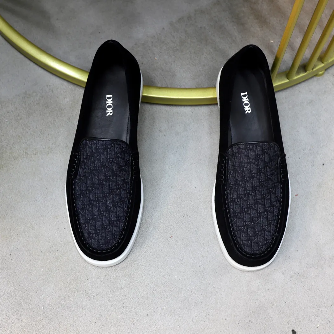 Ex-factory price: 540🙅‍♂️🙅‍♂️🙅‍♂️ Brand: Dior DIOR Standard code: Men's code 38/44 (45 can be customized) Grade: Same as the official website Material: Original cowhide stitching, cowhide lining, original TPU wear-resistant soft outsole Style categories: Leisure and sports version, footwear for driving, young fashion, European and American trends, British style Color: actual picture color
